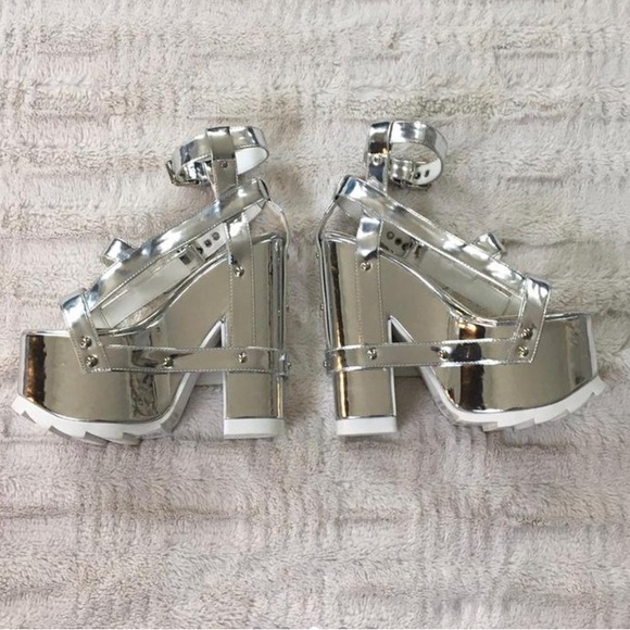 YRU Nightcall Heels Chrome - Picture 5 of 5